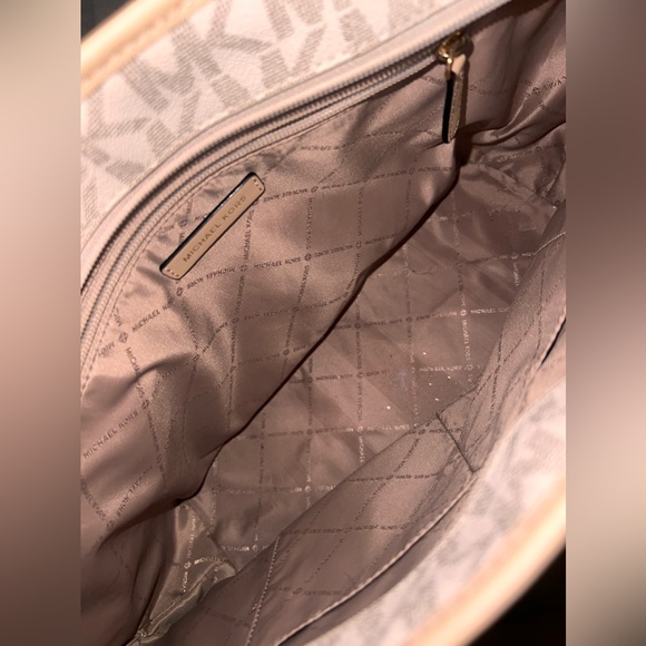 MK SIGNATURE LOGO PURSE 🤍 - Picture 9 of 9